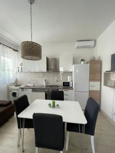 Kuchyň nebo kuchyňský kout v ubytování Apartman Mira