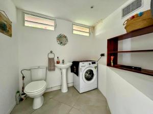 Ein Badezimmer in der Unterkunft Suite by Chalet de Tahiti