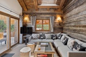 Ruang duduk di Chalet Skyfall by Mrs Miggins