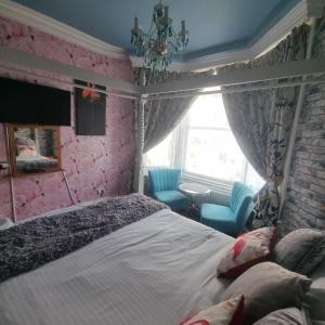 Postel nebo postele na pokoji v ubytování Tracey's Driftwood + 60 fotografií