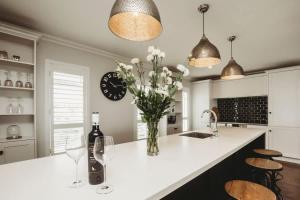 Ποτά στο Buller Noire - luxury New Plymouth oceanview home