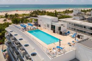 Bazén v ubytování Heart of South Beach Balcony Rooftop Pool nebo v jeho okolí