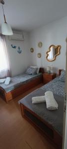 a bedroom with two beds and a mirror at Villa Alba in Koinyra