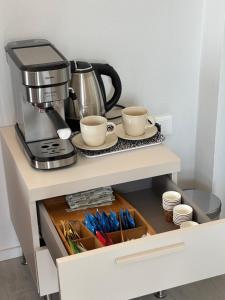 Tiện nghi pha trà/cà phê tại Casa Plauto Attico senza cucina without kichen