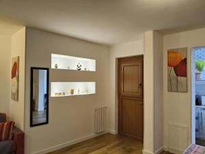 a living room with a mirror and a door at Casabella Mondello in Mondello