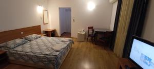 Postel nebo postele na pokoji v ubytování Matev Hotel