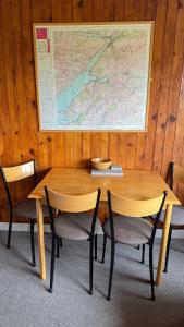 Φωτογραφία από το άλμπουμ του 1 Bedroom Cabin with Mountain & Loch Views - Quiet Location between Glencoe & Ben Nevis σε Corran