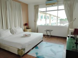 Postel nebo postele na pokoji v ubytování Natol Homestay - Kuching Home Penthouse Airport Road