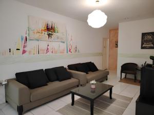 Posezení v ubytování Natol Homestay - Kuching Home Penthouse Airport Road