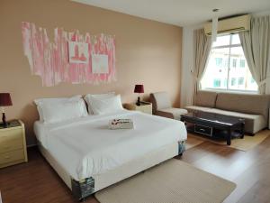 Postel nebo postele na pokoji v ubytování Natol Homestay - Kuching Home Penthouse Airport Road