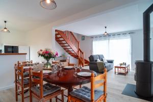 a dining room and living room with a table and chairs at Ty Kroesi - La maison du port in Arzon