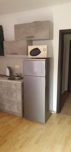 a kitchen with a small refrigerator and a microwave at Квартира студия Villa Astoria 2 Болгария Солнечный берег in Elenite