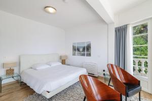 Łóżko lub łóżka w pokoju w obiekcie Villa Ocean Breeze