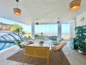 Balkón alebo terasa v ubytovaní Mirador Panoramic Sea Views - Private villa