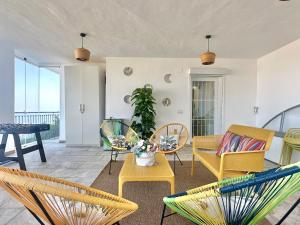 Posedenie v ubytovaní Mirador Panoramic Sea Views - Private villa