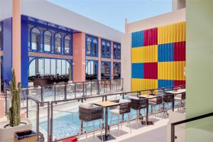 Bazén v ubytování DoubleTree by Hilton Doha Old Town nebo v jeho okolí