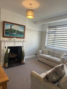 Posezení v ubytování 3 Bedroom Home In Worthing Perfect For Long And Short Stays