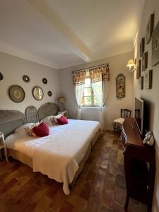 Postel nebo postele na pokoji v ubytování Mas aux gourmandises