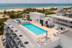 Πισίνα στο ή κοντά στο Heart of the Ocean Drive 1BDR Rooftop Pool with cabanas