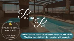 Bazén v ubytovaní Hotel Condestable Iranzo alebo v jeho blízkosti