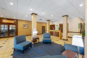 Posezení v ubytování Clarion Hotel Anaheim Resort