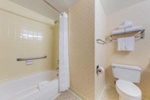 Koupelna v ubytování Clarion Hotel Anaheim Resort