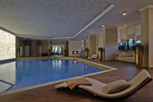 Swimmingpoolen hos eller tæt på Hilton Frankfurt Gravenbruch