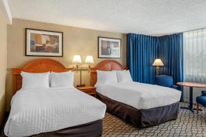 Postel nebo postele na pokoji v ubytování Clarion Hotel Anaheim Resort