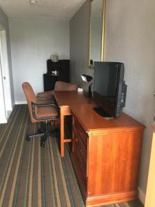 TV a/nebo společenská místnost v ubytování Scottish Inn and Suites - Bensalem-Philadelphia