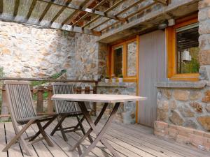 Patio alebo iná vonkajšia časť ubytovania Els Apartaments del bosc