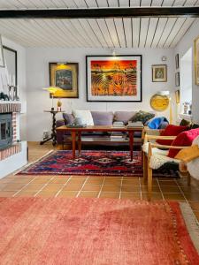 Billede fra billedgalleriet på Beachfront escape with eclectic dog-lover charm i Smygehamn