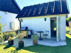 Billede fra billedgalleriet på Beachfront escape with eclectic dog-lover charm i Smygehamn