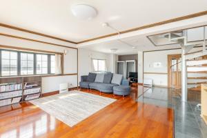 Fieldnever Apartment STAY - Maisonette Family room的休息区
