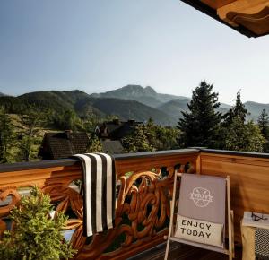 Výhľad na hory alebo výhľad na hory priamo z of the bed and breakfast
