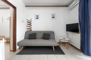 TV a/nebo společenská místnost v ubytování Ohana Lodge