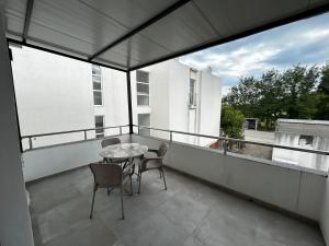 a patio with a table and chairs on a balcony at Apartmani Musić in Ulcinj