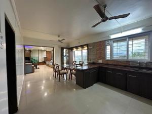 Fotografie z fotogalerie ubytování Siddharth Lake View Penthouse v destinaci Kolhápur