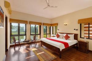 Postel nebo postele na pokoji v ubytování 4 Lake View Manesar Golf Villa
