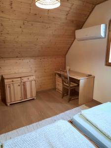 Un pat sau paturi într-o cameră la Apartment in Balatonbereny - Balaton 18074