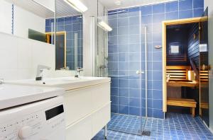 صورة لـ Holiday Spa Luxury Suite w Sauna Jacuzzi FREE Parking في تامبير