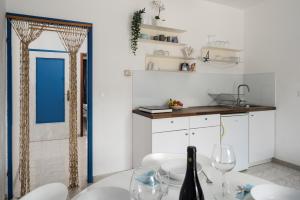 Kuchyň nebo kuchyňský kout v ubytování Ohana Lodge + 37 fotografií