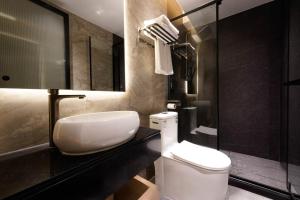 Koupelna v ubytování Joyston Hotel