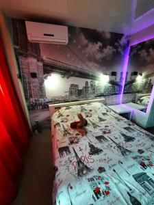 Postel nebo postele na pokoji v ubytování Современная smart квартира для 3-их. чел. М.Академика Павлова , р-к Барабашова