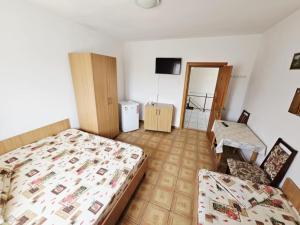 Postel nebo postele na pokoji v ubytování Casa Dobrescu cata si miha