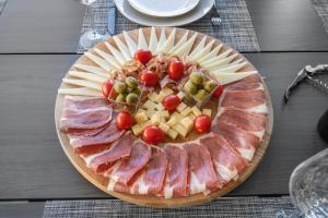 Jedlo v dovolenkovom dome alebo blízkom okolí