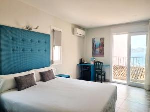Postel nebo postele na pokoji v ubytování Hotel Clopy Rocamar