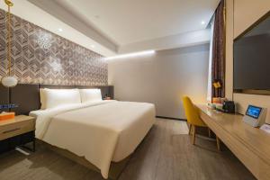 TV a/nebo společenská místnost v ubytování Atour X Hotel Beijing Sanyuan Bridge
