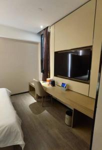 TV a/nebo společenská místnost v ubytování Atour X Hotel Beijing Sanyuan Bridge