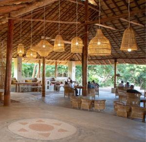Restoran või mõni muu söögikoht majutusasutuses Zua Safari Lodge