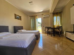 Ένα ή περισσότερα κρεβάτια σε δωμάτιο στο Vila Balili